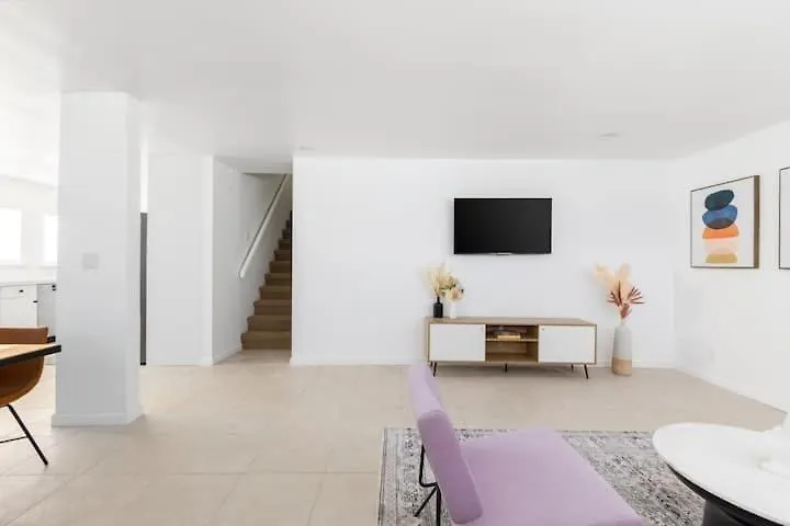 3 Bedroom Near Culver City-Palms Los Angeles 0*,  United States