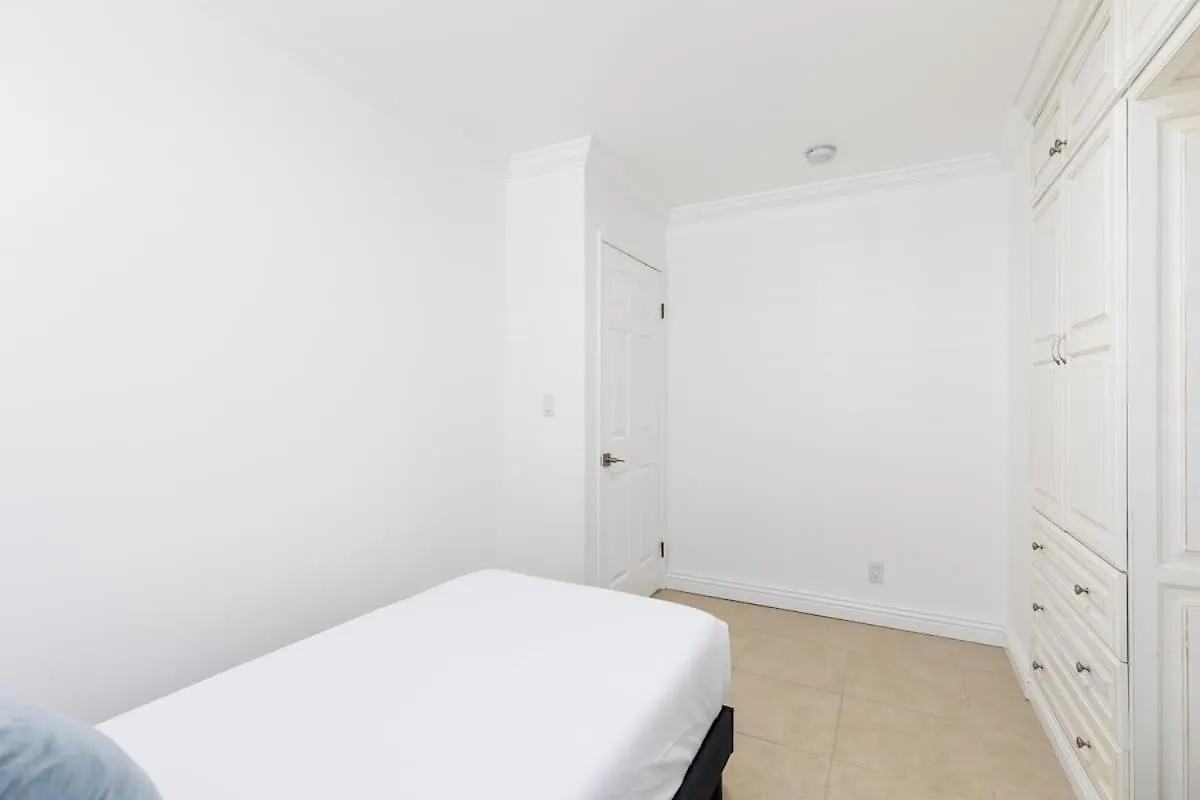 3 Bedroom Near Culver City-Palms Los Angeles Apartment