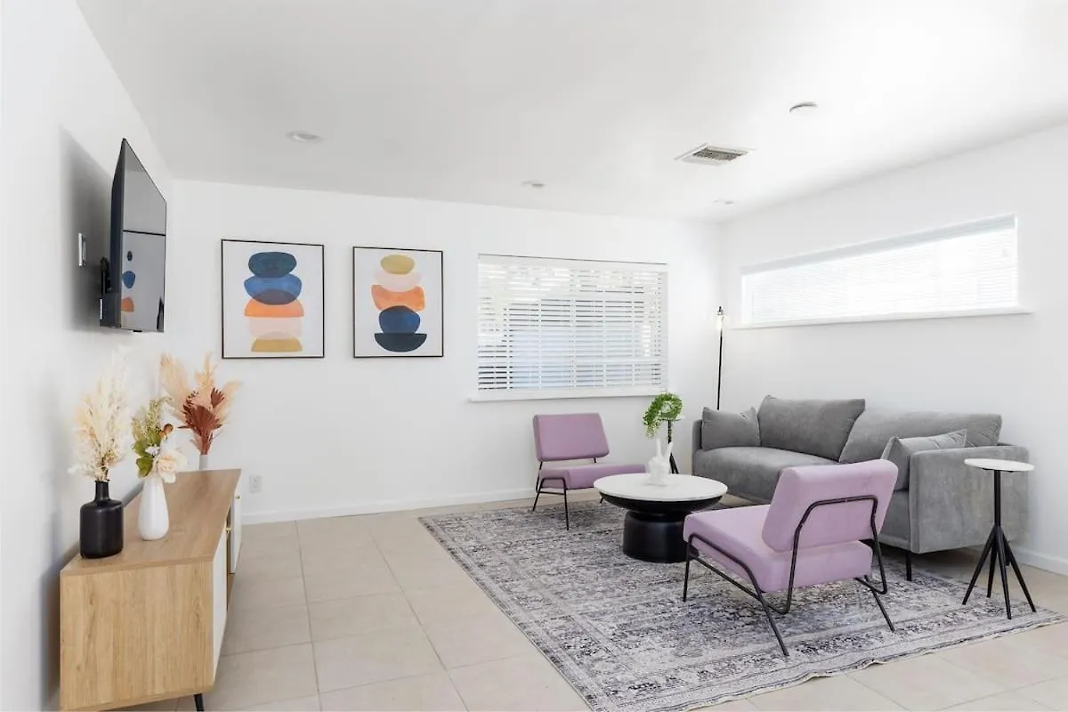 3 Bedroom Near Culver City-Palms Los Angeles Apartment