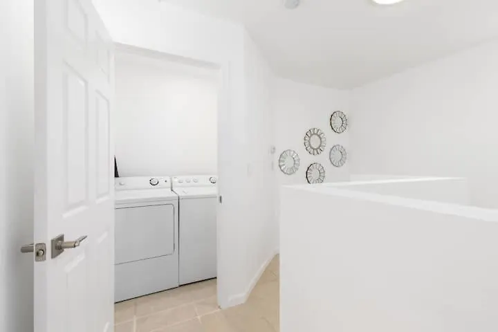 Apartment 3 Bedroom Near Culver City-Palms Los Angeles