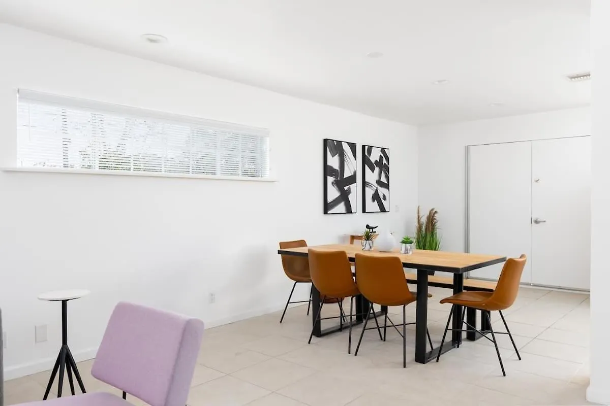 Apartment 3 Bedroom Near Culver City-Palms Los Angeles